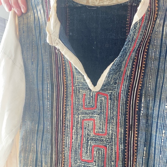 Handmade one of a kind embroidered shirt. Unisex. Cotton. - Picture 4 of 4